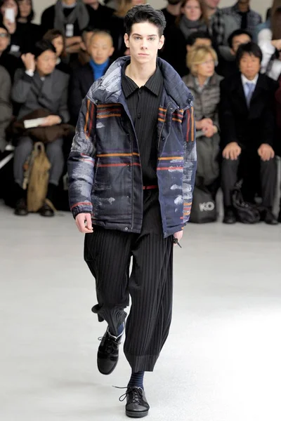 Look 28